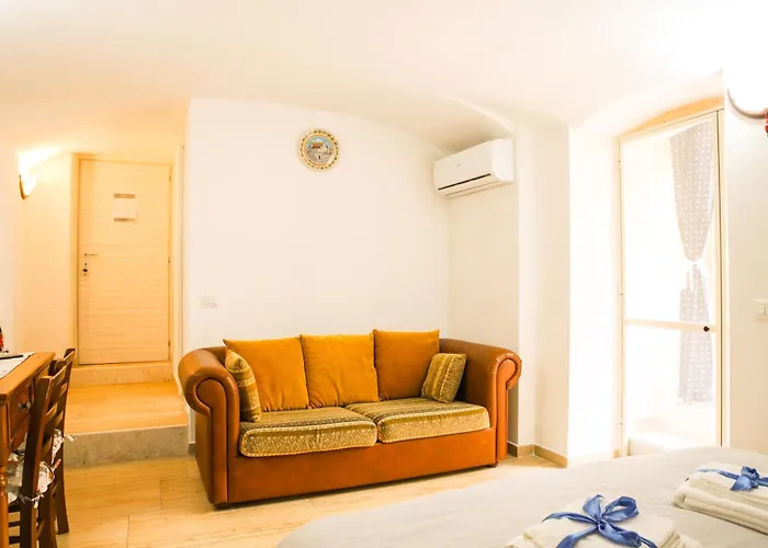 Canthouse Guest house 3*